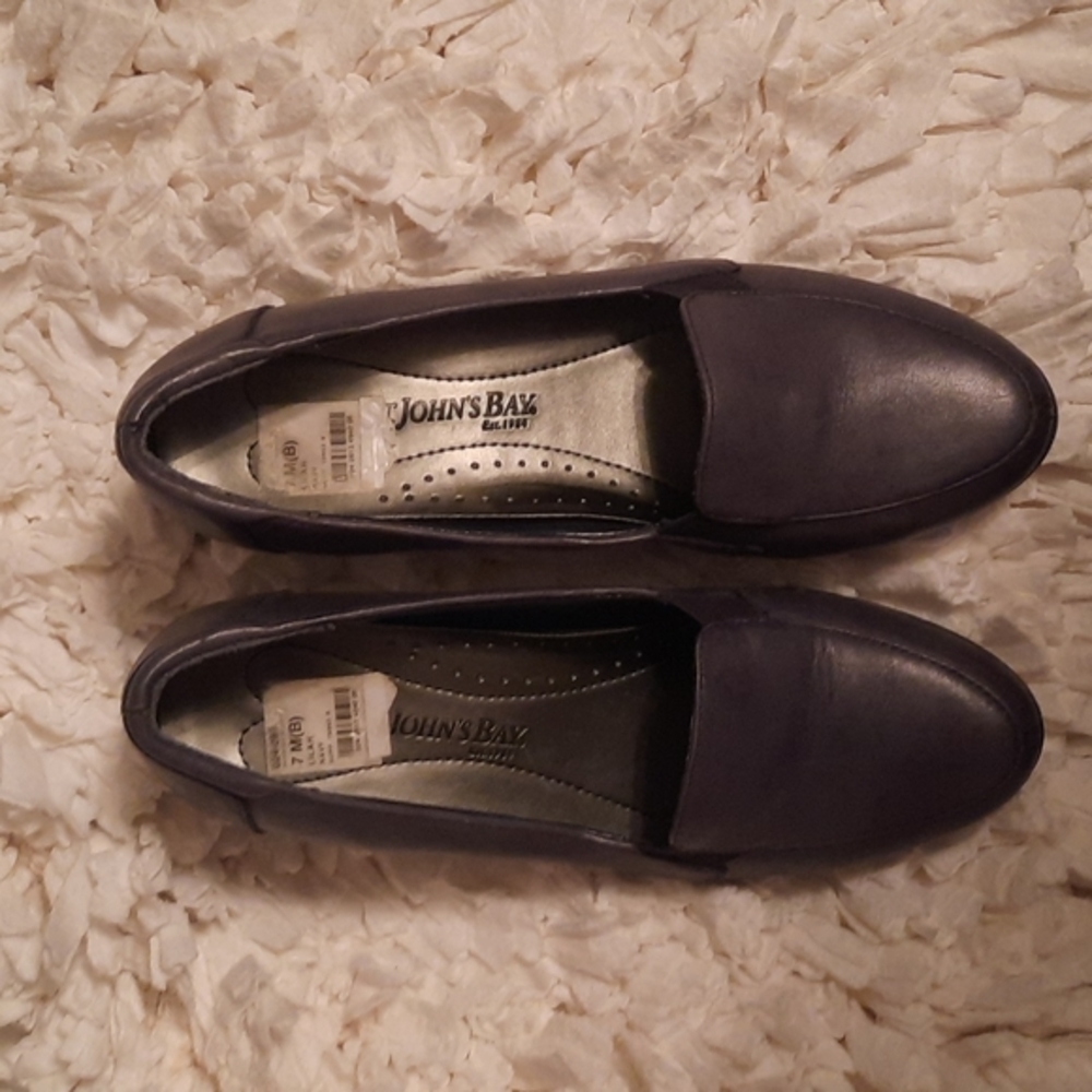 Look NWT Navy St. John's Bay Stacked Heel Dress Shoe Size 7